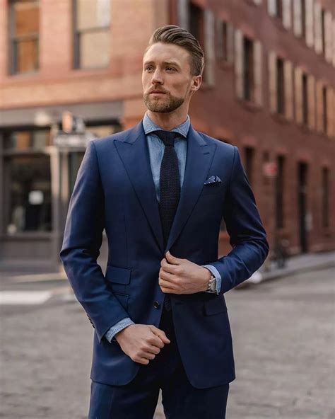 navy suit tie color pairing.